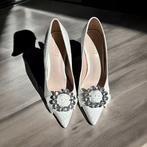 🌻NEW SCHUTZ Candy Rhinestone Croc Embossed White Leather Stiletto Size 6.5